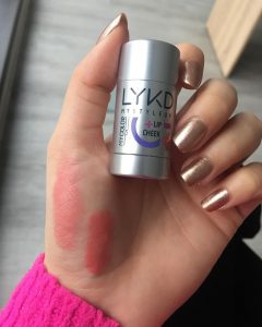 رژگونه و رژلب استیکی لایکد